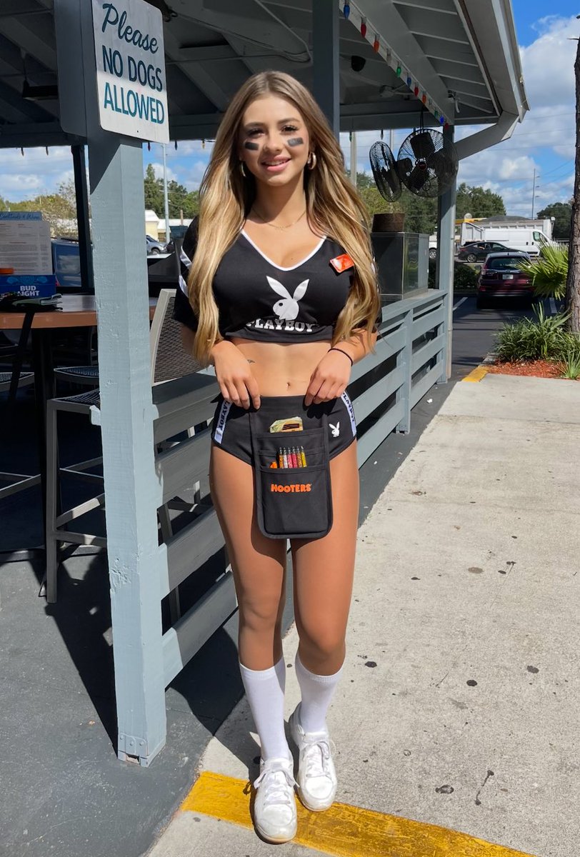 worshipalyson's tweet photo. the only hooters domme who deserves all ur money: https://t.co/pKdsUA66NF