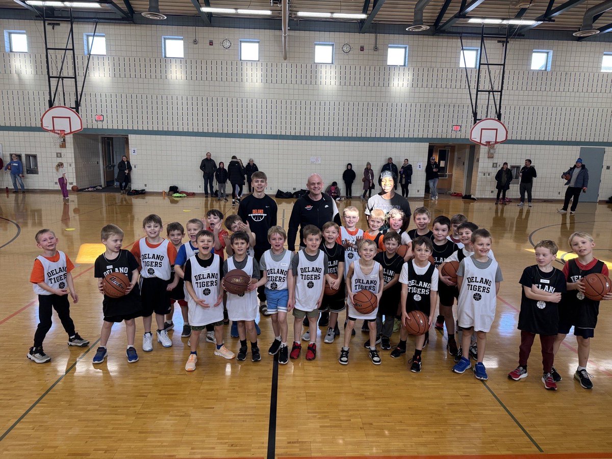 DelanoBoysHoops's tweet photo. A GREAT day learning, growing and competition with 1st and 2nd graders at Tiger Cub Camp! Excited for the future of Delano Boys Basketball! https://t.co/NmB2ySo0Ll