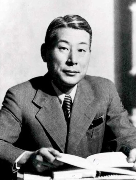 FarroYossi's tweet image. Everyone knows Oskar Schindler from Spielberg’s Schindler’s List, but did you know about Chiune Sugihara, the “Japanese Schindler,” who saved over 6,000 Jews during the Holocaust?

Stationed in Lithuania in 1940, Sugihara defied his government’s orders and issued transit visas to…