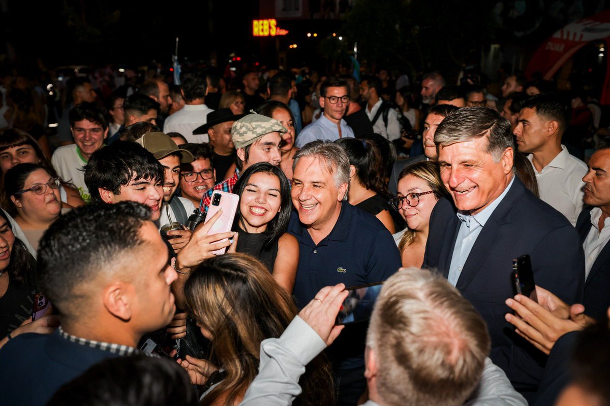 ¡Aquí #Cosquín! 👏🏼 Los festivales son parte de nuestra tradición y de nuestra identidad: potencian el turismo, generan trabajo y fortalecen el encuentro cultural. 

Qué gran noche vivimos en la apertura del 66° Festival Nacional de Folklore de Cosquín, uno de los eventos