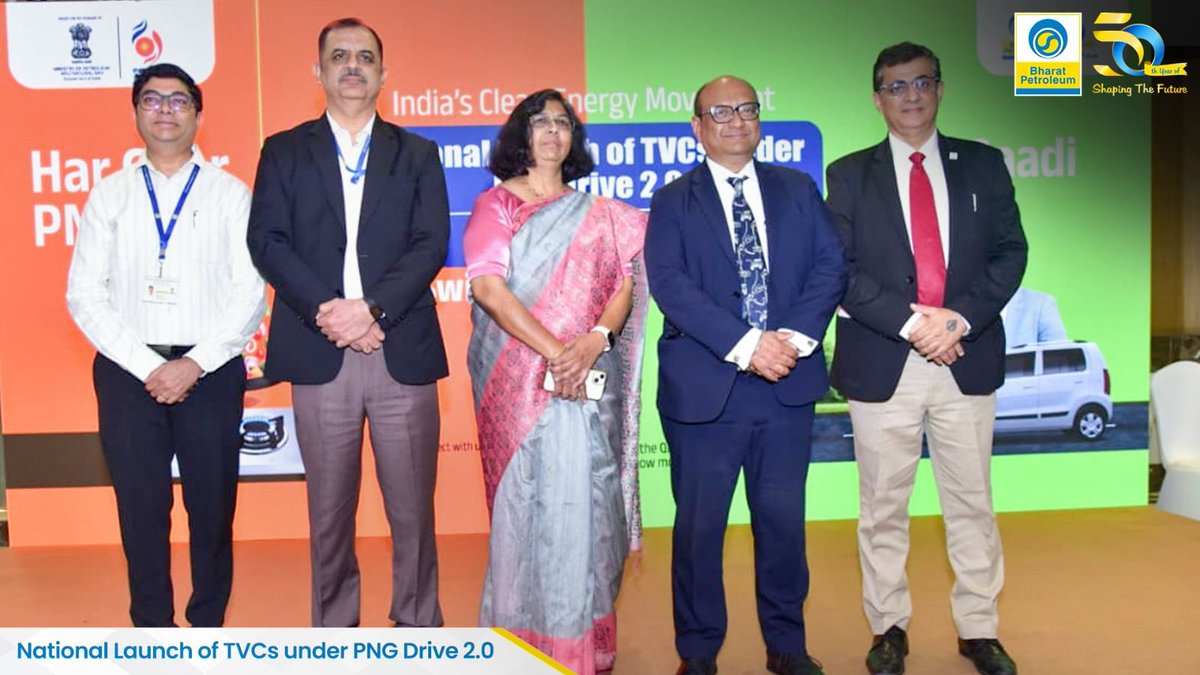 BPCLimited's tweet photo. A cleaner tomorrow begins with energy that supports today

BPCL organised a national press conference in Mumbai to launch TVCs under PNG Drive 2.0, led by Shri Subhankar Sen, Director (Marketing), BPCL; Shri Rahul Tandon, Business Head (Gas), BPCL; Shri Raman Malik, Head (Brand & PR), BPCL; and Smt. Neera Asthana Phate, GM (CC & CRM), MGL, with active participation from MGL as an Industry Committee member.

The interaction concluded with the national launch of TVCs featuring Ms Sakshi Tanwar for PNG and Shri Ravi Kishan, Hon'ble MP, for CNG, bringing Non-Stop Zindagi to the forefront.

Addressing the media, Shri Subhankar Sen highlighted the campaign's theme, objectives, and the collaborative industry effort behind the initiative.

@PetroleumMin
@HardeepSPuri
@Secretary_MoPNG
@PNGRB_

#BPCL #PNGDrive2Point0 #CNGDrive #NonStopZindagi #CleanEnergyIndia #EnergyForEveryday