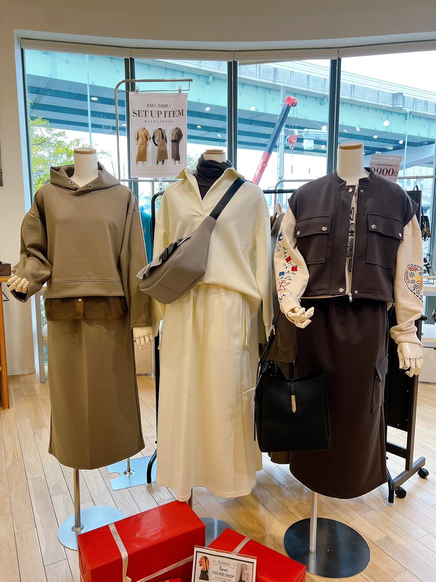 ＼新商品入荷／
mia セットアップ

price： ¥9,900（税込）
color：3色展開
気分に合わせた着こなしを楽しんでください✨

#雑貨店 #雑貨 #ハウズ #雑貨屋 #雑貨屋巡り #雑貨好き 
 #アパレル #洋服 #セットアップ