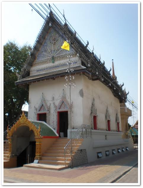 วัดท้ายดอน ชลบุรี
สายเซลล์ขอเรื่องการเงิน ขอให้รอดพ้นจากวิกฤตหนี้สิน อุปสรรคการงาน แนะนำ 
พาหลายคนมาลอดแล้วกลับไปปิดยอดขายได้ทะลุเป้า พลังของที่นี่เน้นความสำเร็จแบบรวดเร็ว ทันใจ ไหว้พระพุทธรูปปางเปิดโลกคือเปิดโลกใบใหม่ให้จริงๆ
ตั้งจิตตั้งใจลอดและขอเลยค่ะ