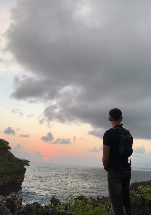adlyansyah06's tweet photo. Pengen cuddle 🥲habis itu pergi nyunset bareng.
#GayJogja https://t.co/aFX4WJboiR