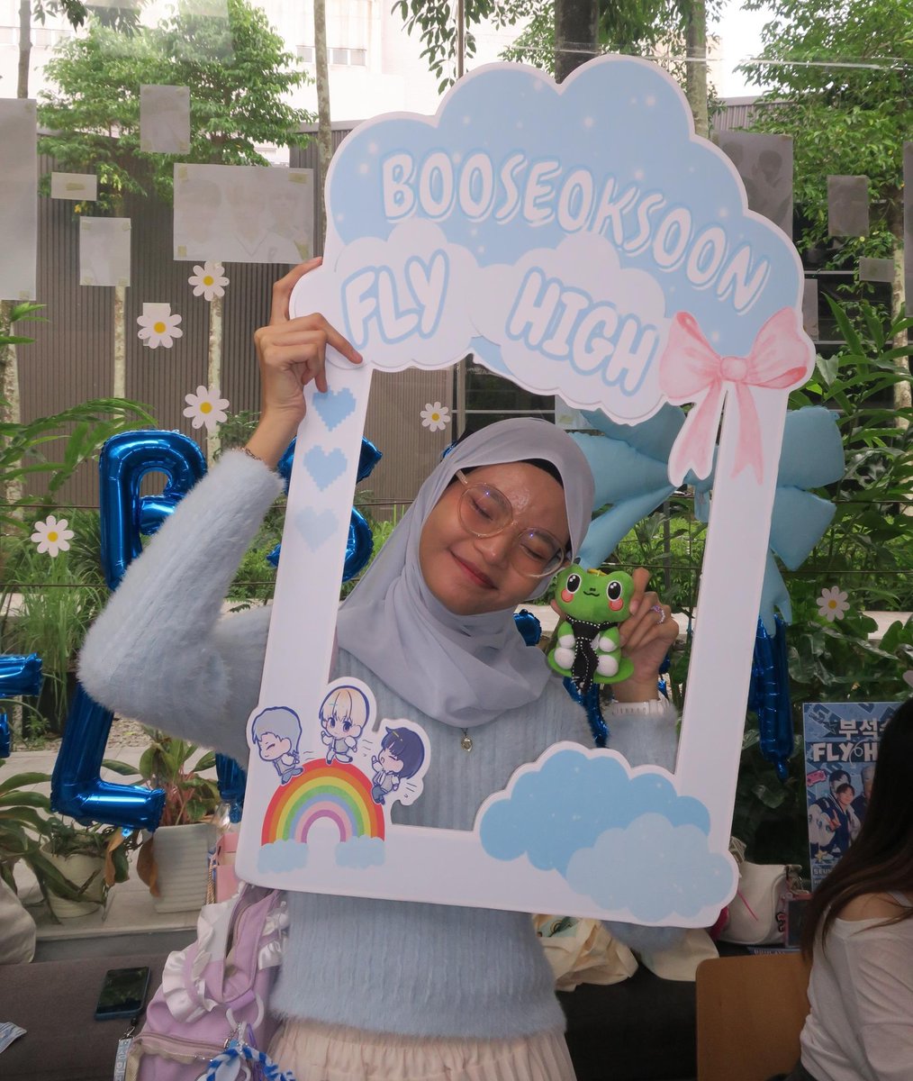 iamshunyamaguri's tweet photo. I hope it's not too late to post this. Thank you to the organisers for handling these such wonderful event. My caratsai heart is in the overdrive phase ๐ฅฐ Tak sangka ye, ramai rupanya MYsai. Mana korang sorok selama ni? ๐ค
#bss_flyhigh #TwoyearsWithUS #FallenForHanDoz https://t.co/X6TcDQ6vV8