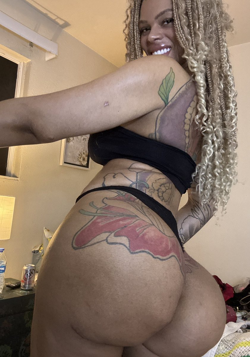 Halle Hayes 💋 tweet media