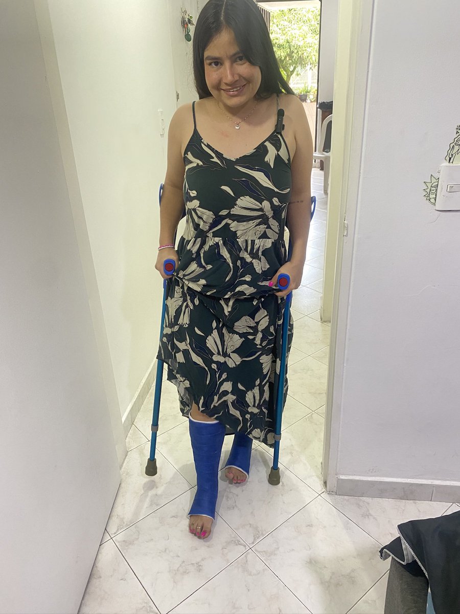 EvvaLion's tweet photo. What would you like to tell me?
#dslc #brokenleg #engessada #gipsy #shortlegcast https://t.co/i972OPamkQ