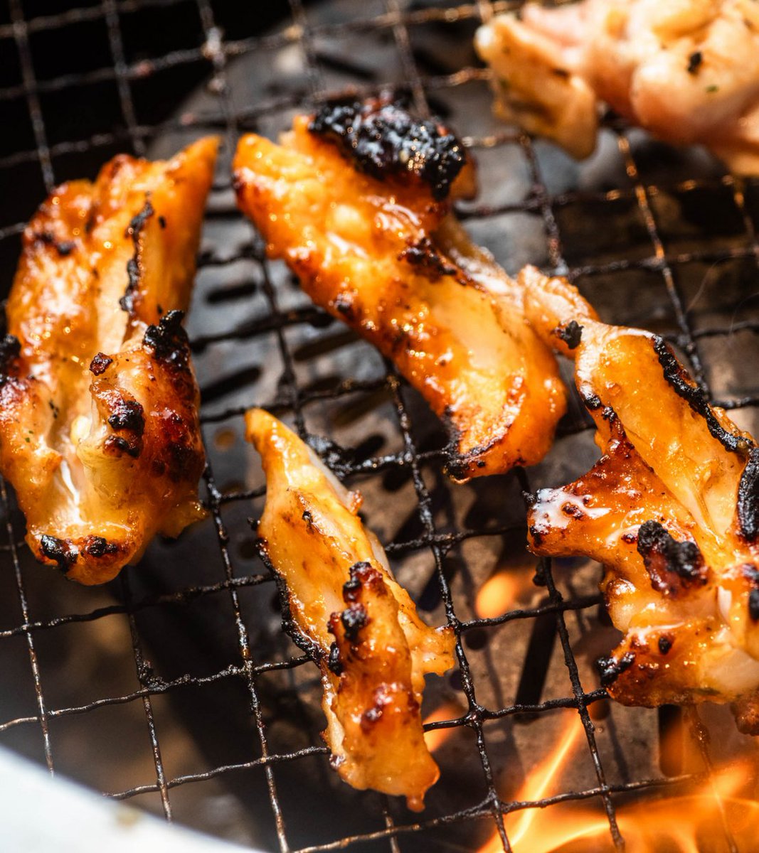 yakiniku_king_'s tweet photo. 「鶏なんこつ焼」を食べるなら…

味噌で濃厚に！▶︎リポスト🔁
シンプルに塩で！▶︎いいね❤️

どっちが好き❓
リポストかいいねで教えて😆 https://t.co/ZQJtVOpDaW