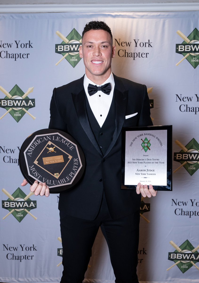 Aaron Judge accepting his 2025 AL MVP Award and New York Player of the Year honors at the BBWAA Gala!