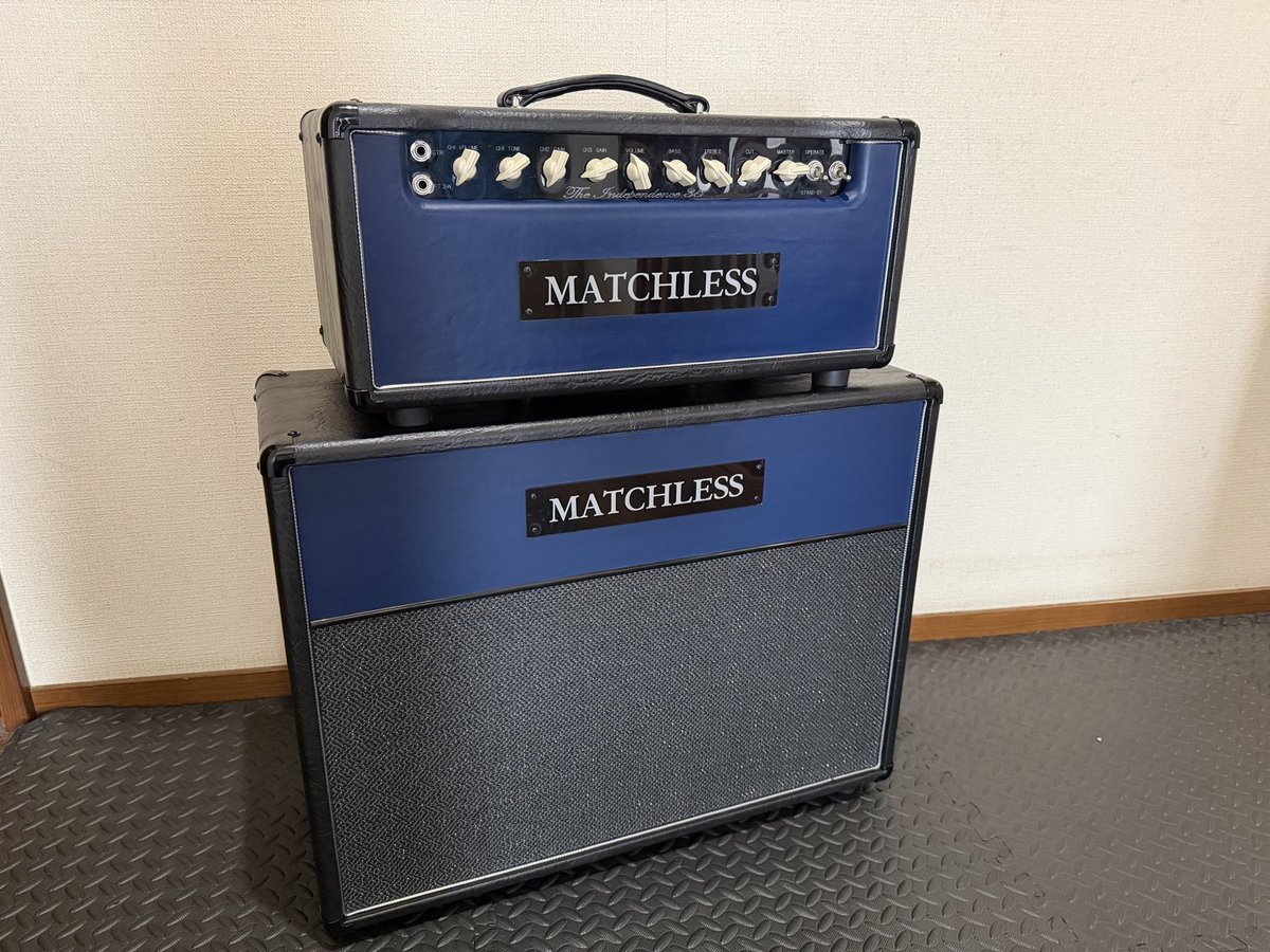 Rythmandsky's tweet photo. Matchlessのヘッド&amp;SPキャビネットのフェイスをネイビーカラーへ貼り替えが完了しました。
もともとはターコイズグリーンでしたが、グッとシックな雰囲気になりました。
ご用命ありがとうございました❗️ https://t.co/Ee8HtNclbj