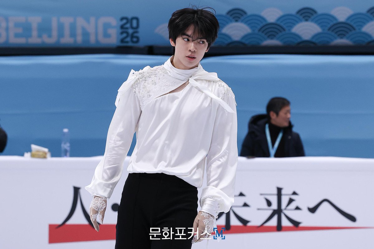 chacha_2127's tweet image. 아니 진짜 관념적 왕자 이미지의 의상과 분위기 갑인듯

mfocus.kr/sports/skating…