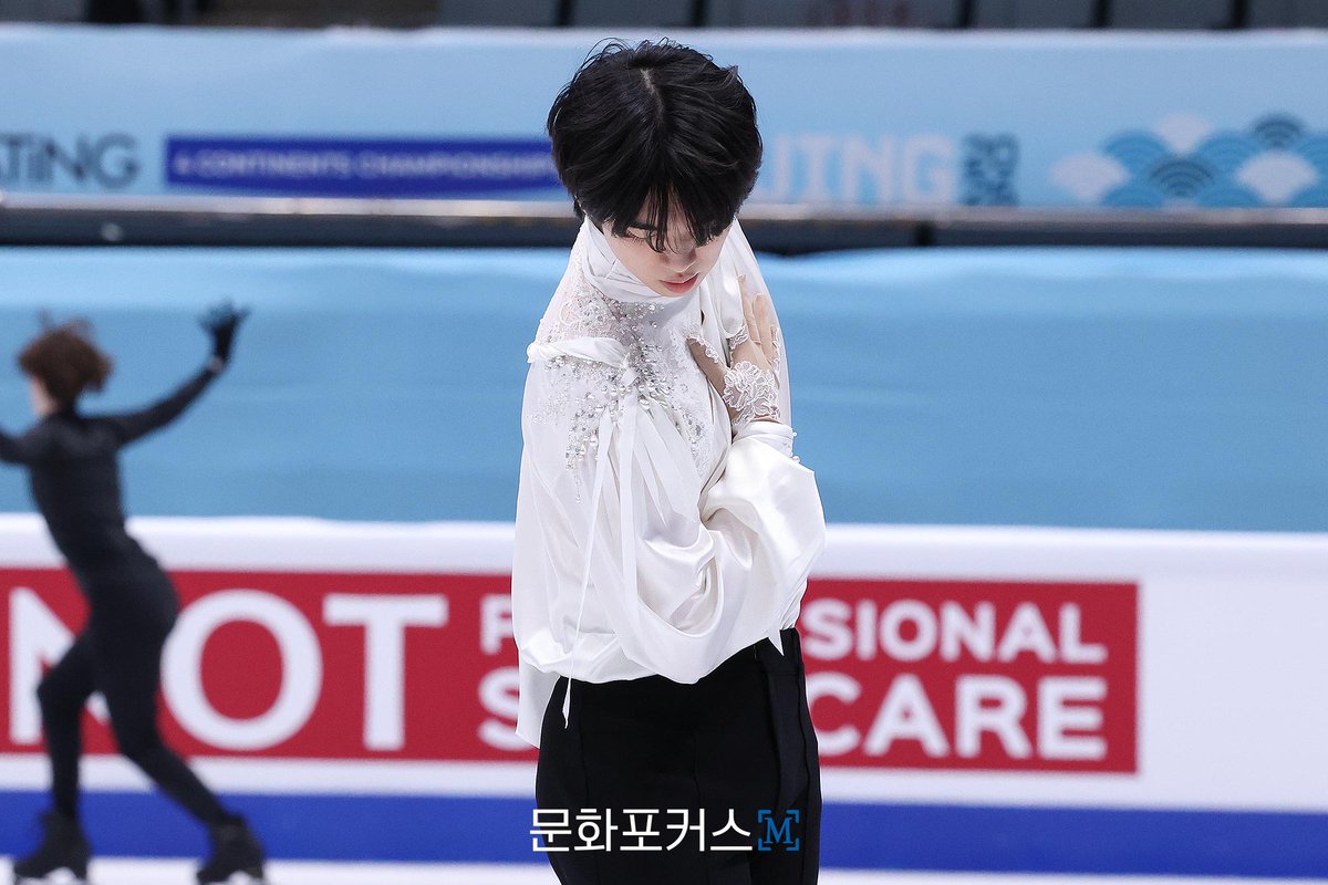 chacha_2127's tweet image. 아니 진짜 관념적 왕자 이미지의 의상과 분위기 갑인듯

mfocus.kr/sports/skating…