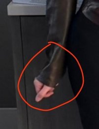 Emmanuel_rstpo's tweet image. Malparida gorda porque haces ese gesto con la mano como si fueras adorable, lo que eres es un trozo de tocino con ropa