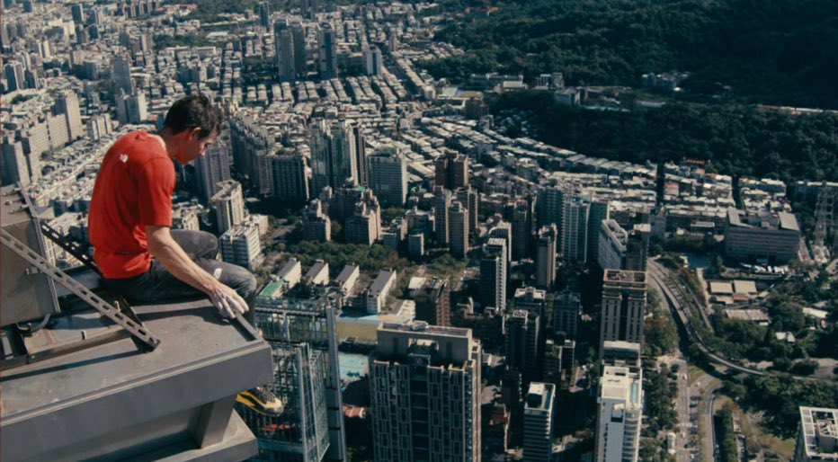 porqueTTarg's tweet photo. “Aura”

Por este fotón que le sacaron a Alex Honnold en la cima del Taipei 101 https://t.co/y9rZKWJk1z