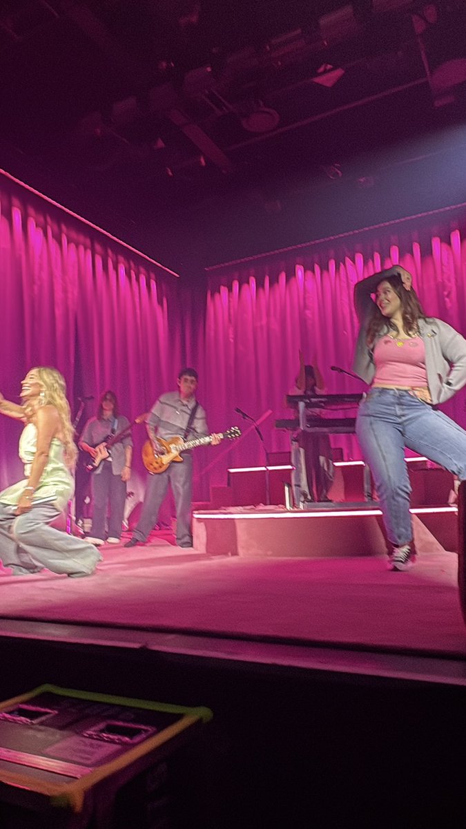 lis ✨🪞 tweet media