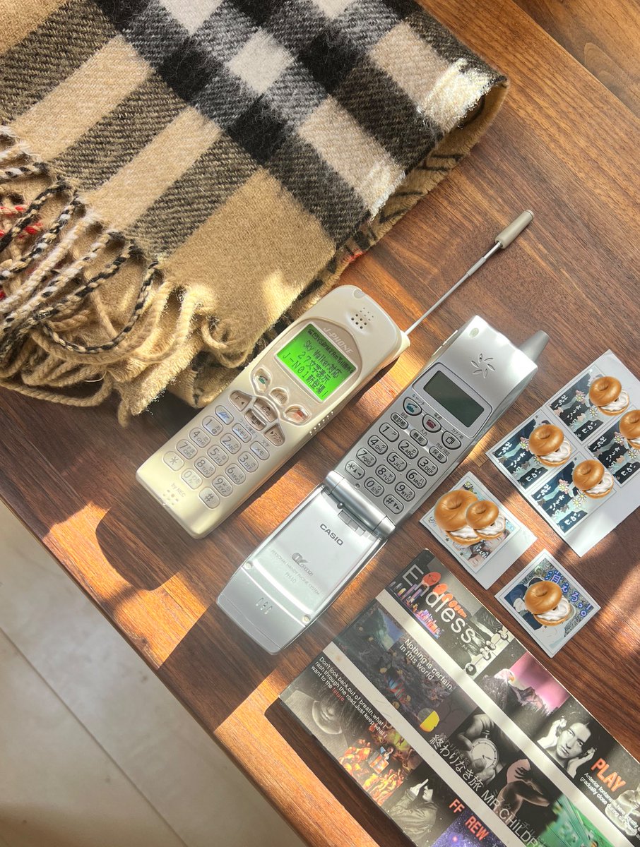 Yohei0811's tweet image. 【高校時代の携帯📶】

高1 ➡︎ピッチ(TETE)
高2 ➡︎携帯電話(J-PHONE)

不便な時代だったからこそ
データじゃなく心に保存された思い出📩

#PHS #ガラケー #平成レトロ