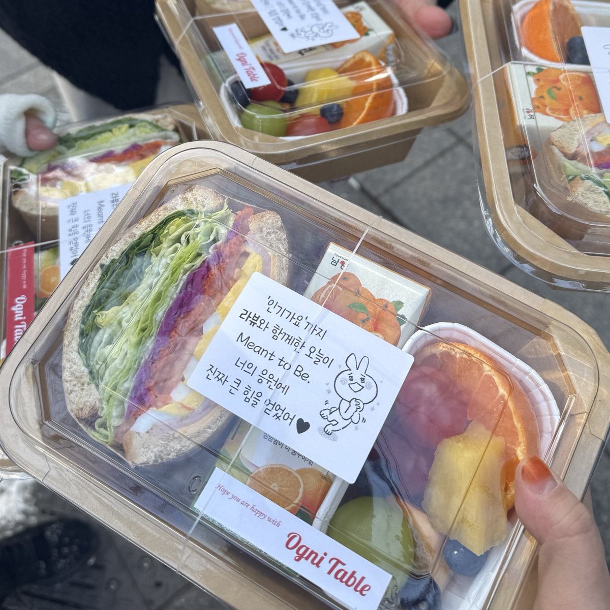 라포엠이 밥 맥여줍니다…..🫶