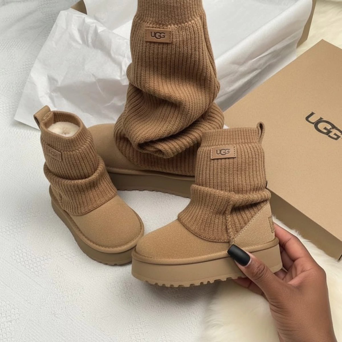 seleena6166's tweet image. Mommy &amp;amp; Me UGG set 🤎😍🤎