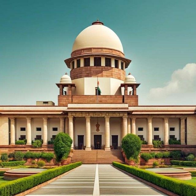 KraantiKumar's tweet photo. UGC एक्ट के खिलाफ किसी एडवोकेट मृत्युंजय तिवारी ने सुप्रीम कोर्ट में PIL दाखिल की है.

जब जब इतिहास में OBC SC ST हितों में कोई कानून बना है 

सवर्ण समाज से एक तबका हमेशा विरोध में उतर आता है.

जातीय भेदभाव भी करना है, और आराम में बच भी निकलना है. यही मानसिकता इस कानून के विरोध में खड़े होने के लिए विवश कर रही है.

मेरे बहुजन मित्रों, हमारे अधिकारों के खिलाफ कोई अब्दुल कोर्ट नही गया है. समझ रहे हैं न आप लोग.