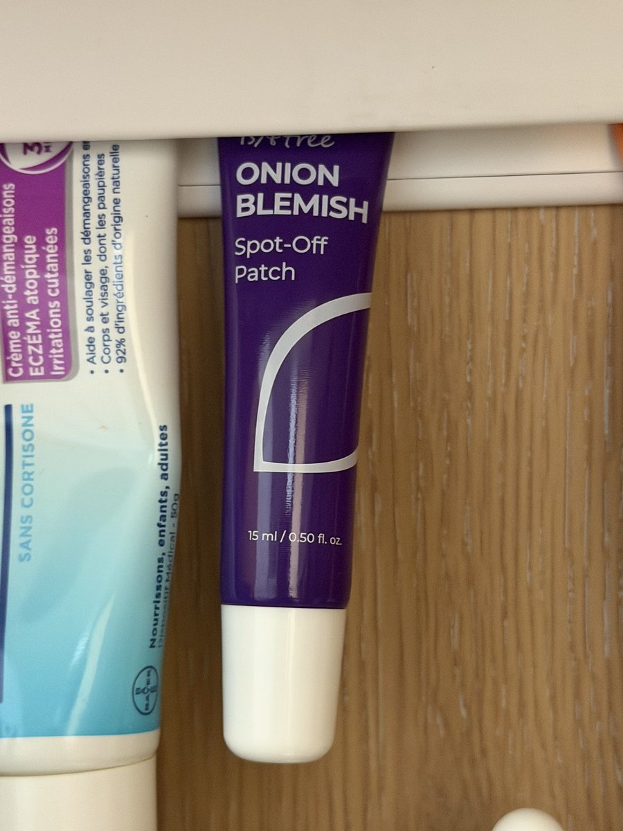 rorobeauty_0's tweet image. 여드름/흉터연고 분명히 바르고잤는데 아침에 다 없어졌다면•• 다이소 3000원 바르는패치 추천!
다이소 스팟제품계의 랩핑팩입니다