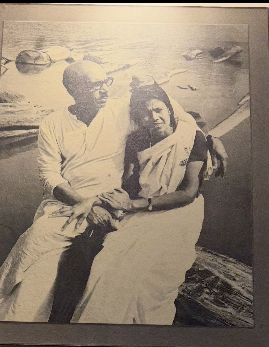 prakashraaj's tweet image. Visited the one and the only #VaikomBasheer sirs home.. spent time under his favourite mangosteen tree .. and had the honour of inaugurating his memorial museum.. bliss .. feeling blessed .. ❤️❤️❤️❤️. Have a great day all of you 🤗