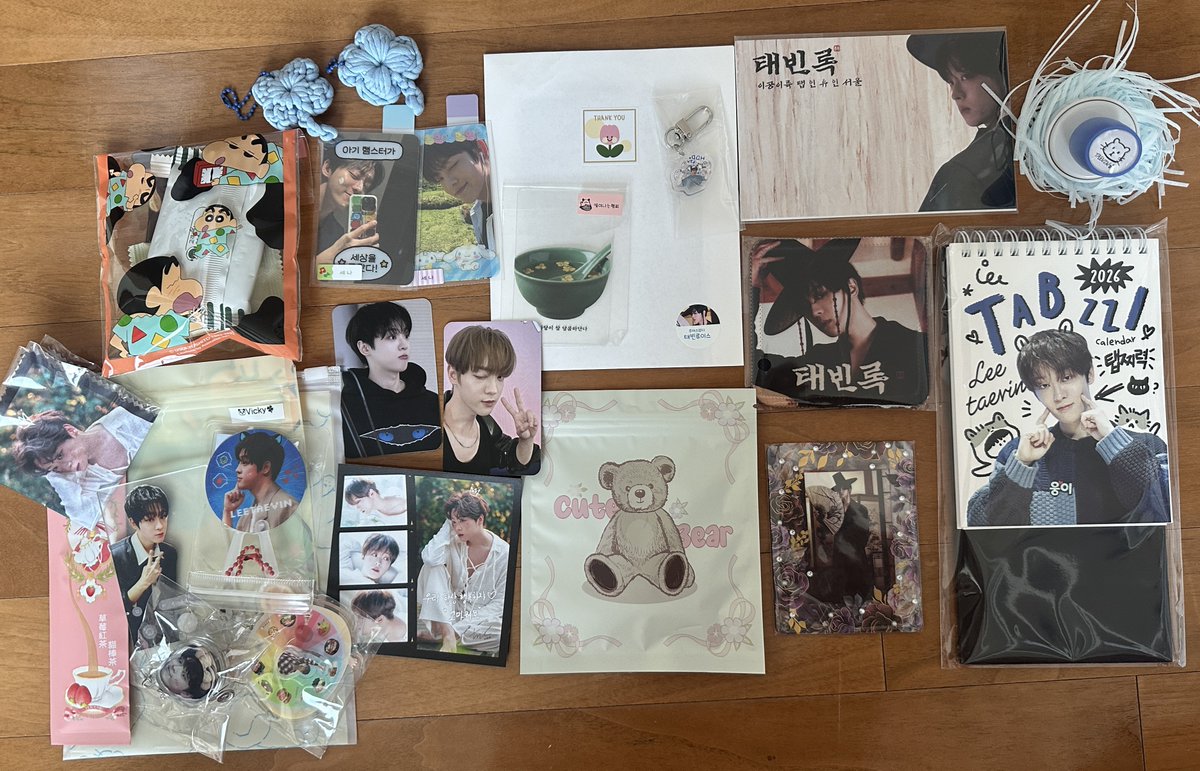 소중한 나눔들 감사합니다🫶🏻

꿈만 같던 어제에 벗어나지 못하고 있다가
정신차리고 나눔 뜯어보는데 다시 행복해짐..💙
하나하나 야무지게 써보겠어요