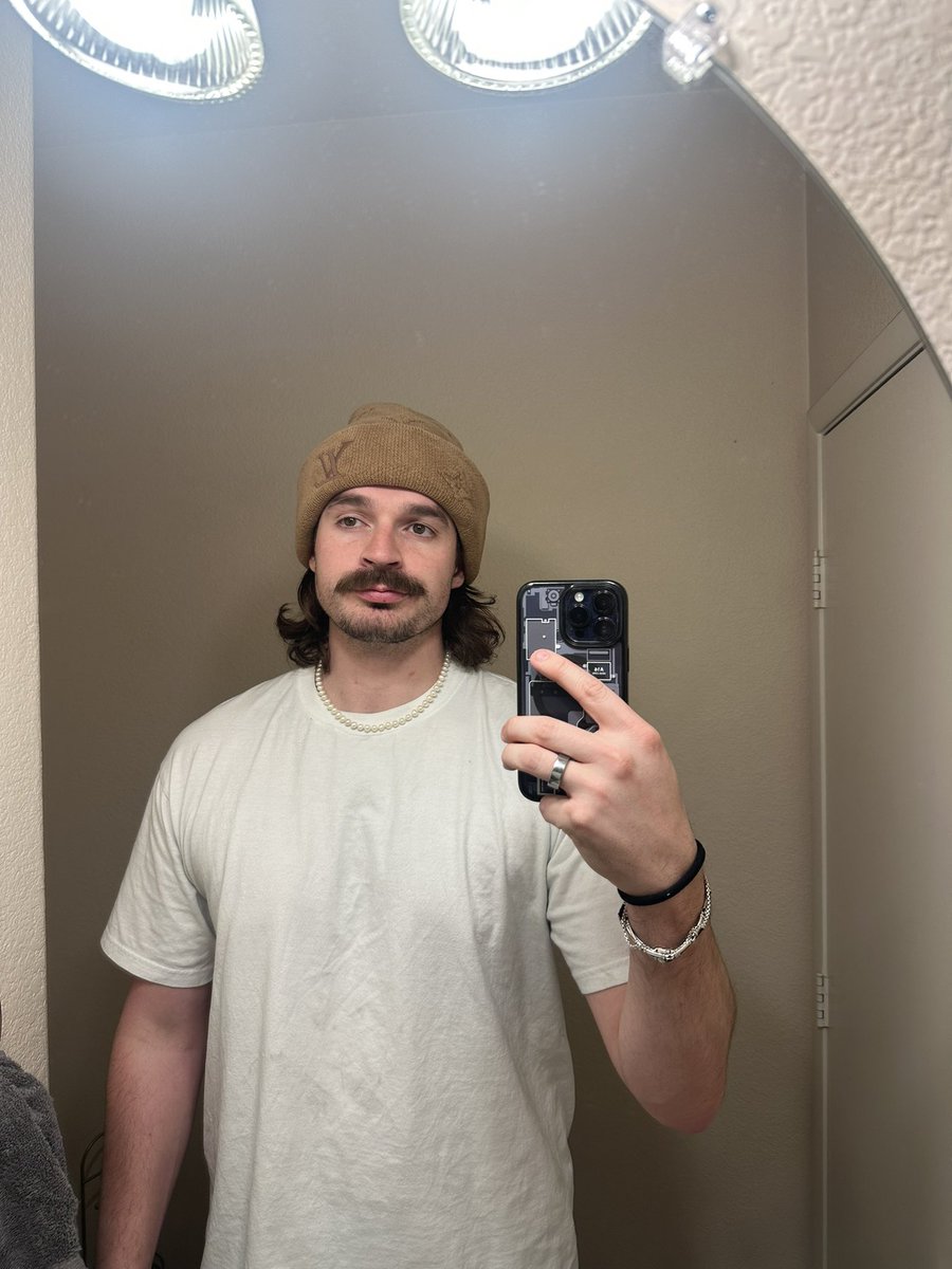 jon_panfil's tweet photo. grow your hair out https://t.co/h9CuOTLQIJ