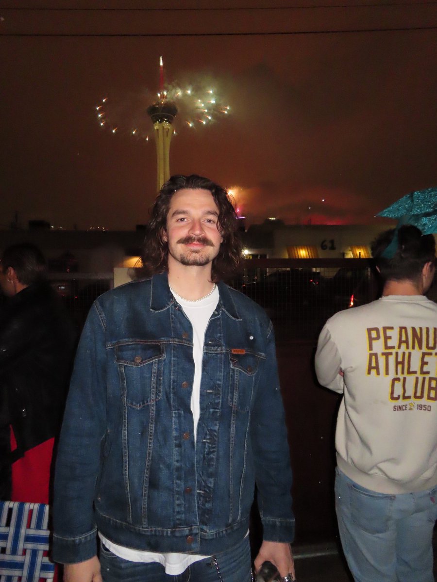 jon_panfil's tweet photo. grow your hair out https://t.co/h9CuOTLQIJ