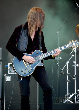 METALISFOREVER's tweet image. 今日1月25日はRIOTの創設メンバーで、メインソングライター、ギタリスト、Mark Realeの命日です。

Thundersteelを始めとした彼の残したサウンドはいつまでも心に残り続けます･･･🎸

#RIOT