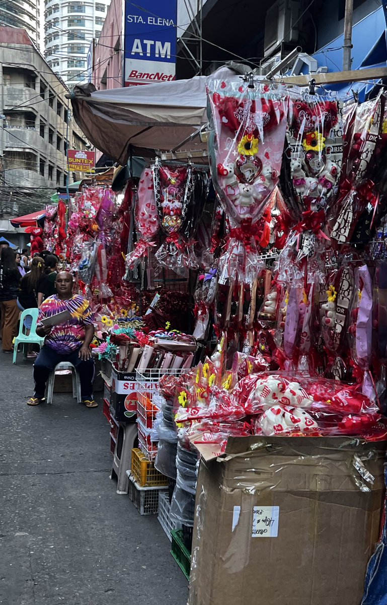 TeN's tweet image. Valentine’s season, efficiently deployed. pinks and reds….mixed with CNY just around the corner.