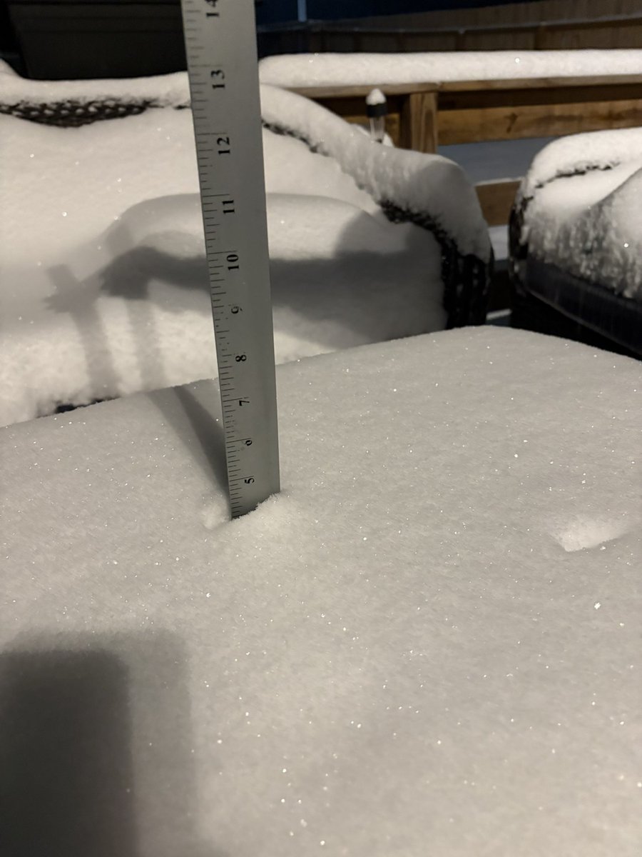 cwalteroverman's tweet photo. Last measurement for me is 4.5” (five miles NW of Liberty) @NWSKansasCity @JacobLanierWx #MOwx https://t.co/aMUHZvjD90
