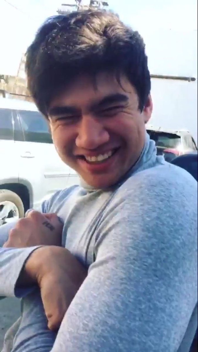 hourlycalumhood's tweet photo. Happy 30th Birthday Calum Hood! https://t.co/L2ExZb386y