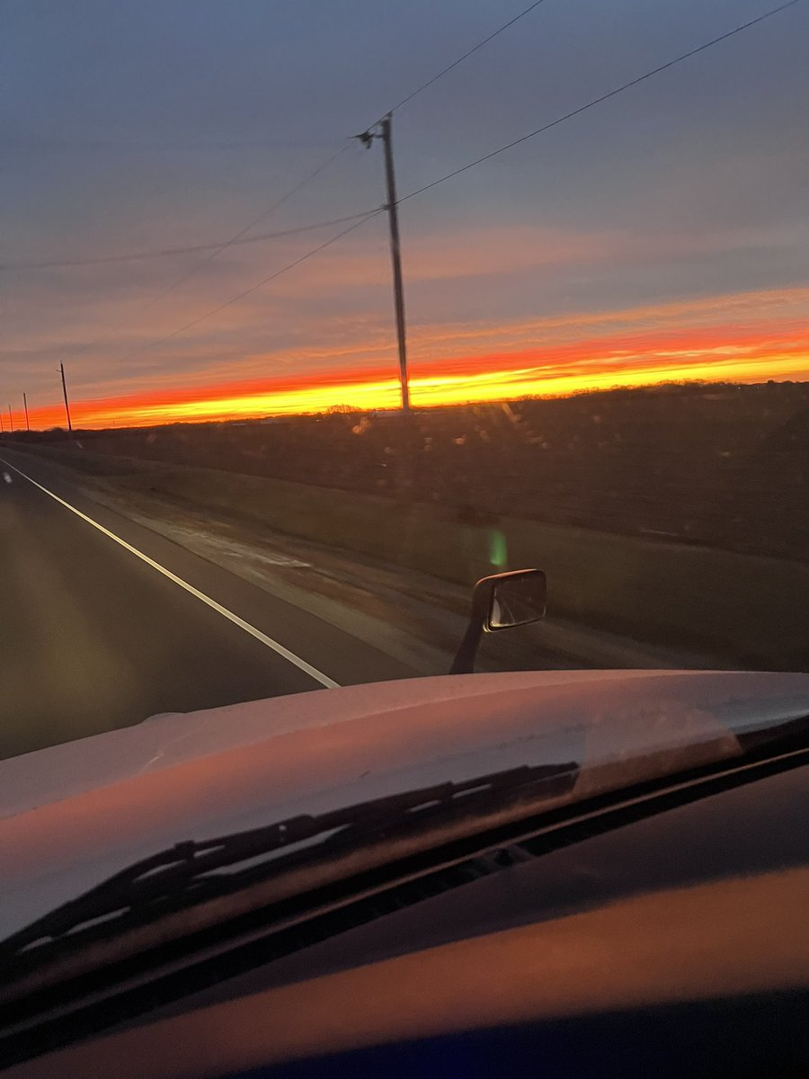 ccanevi14's tweet photo. @Scorpio_Karen18 My view the other morning 🙂 always a beautiful sunrise anywhere 👊 https://t.co/tojkXn1wES