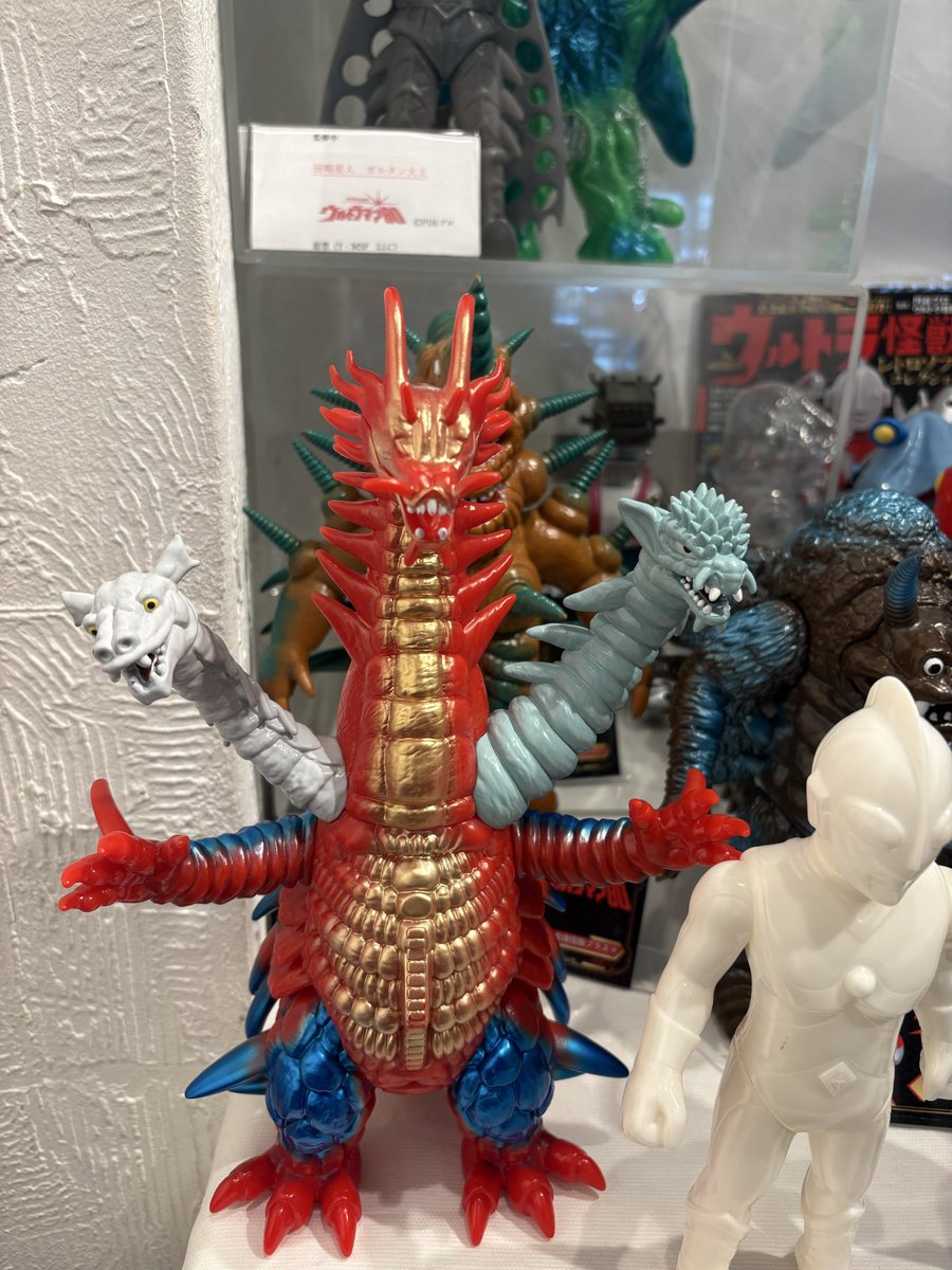 本日販売分の
Ｙ・ＭＳＦ製 ウルトラソフビシリーズ 第15弾ウルトラマン80より『三つ首怪獣 ファイヤードラコ』
ですが残り僅かとなりました！
よろしくお願い致します！