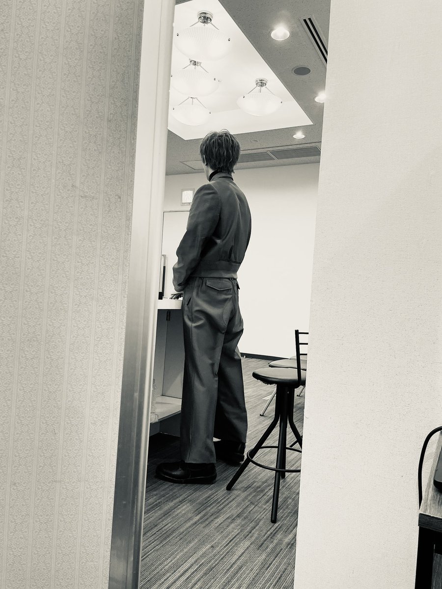 【 #松島勇之介 】
本日の松島さん

絶賛カレンダー手渡し会中です🗓️
当日券も若干数ご用意ございます。

来られる方是非楽しんでいってください！

slf-ltd.com/2601matsushima/