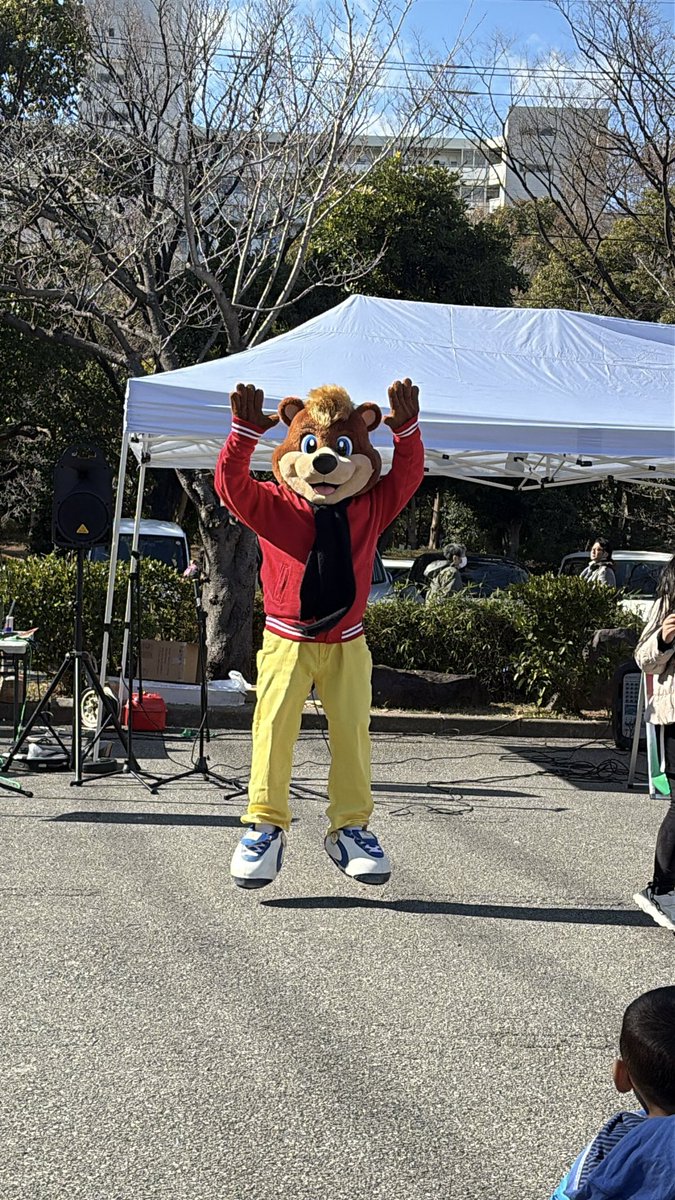 leonard_legend's tweet photo. ステージ中のレオナルドくん🐻💕
ジャンプしてるところ撮れた＼(^o^)／

相変わらず、踊りは完璧でした❣️❣️

#えどインフェス 
#えどイン 
#西葛西　#葛西
 #江戸川区 https://t.co/VTjWckNWA7