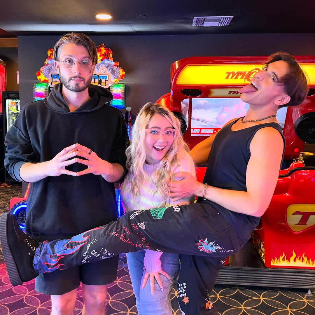 ToonHive's tweet image. ‘Hazbin Hotel’ and ‘Helluva Boss’ creator Vivienne Medrano, Brandon Rogers and BBNO$ all went bowling together.