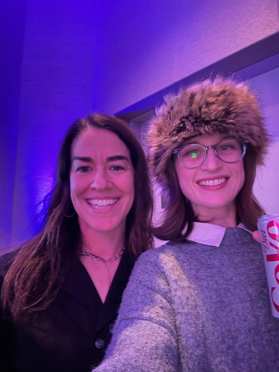 littlefucky's tweet photo. Me with my personal hero Molly Roden Winter aka Mr. Cameron Winter’s mother. 😍😍😍 Learned a lot!!!! https://t.co/ASMMcoWDpc