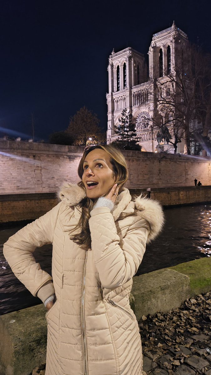 Qué maravillosa la vida, cuando te sales de lo que la gente espera de ti.
¡Gracias, Universo!
París, te amo.