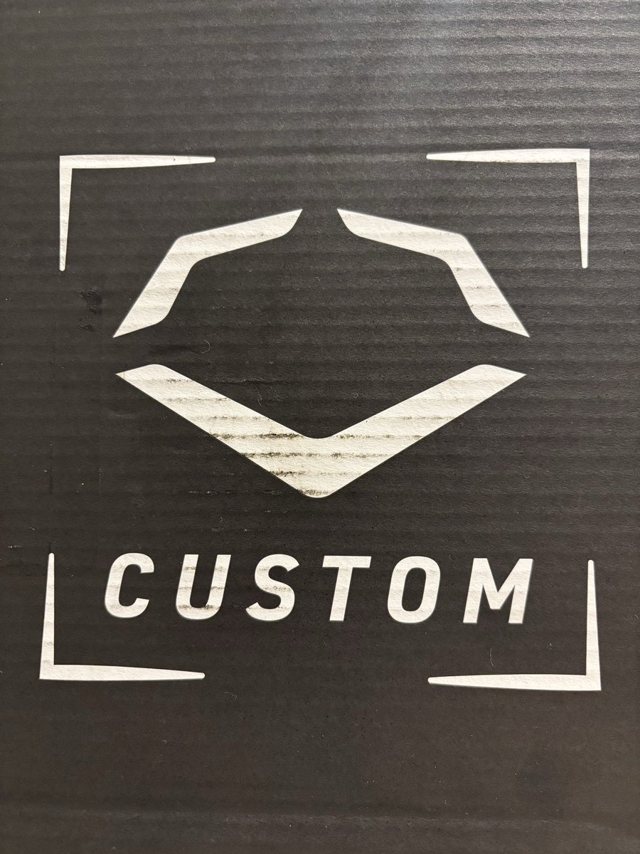 PaitynDonalson's tweet photo. Christmas 🎄 present Finally came in. is it game time yet. Dojo work  #custom #sotuff #BlackOut #Outworkeveryone #GOALS #lovethework #girlswholift  #DJPJ #lovethisgame #BeenWorking #grinding #dreams #HSball #workforyourdreams #highschoolseason @Coach_Alameda @FSU_CoachWilson @TCam_FSUSB @CoachBallMalone @noahbsanders @SPestrak @ShannonSaile @GassoPatty @coachjro @fale_steele @jtgasso  @LindsayFico @DevynFlaherty @courtneygettins @CoachBee9 @MikeMeyersFIU @JAXCoachE @jakesidwell29 @HolliMitchell8 @CoachElCooper @KaleighRafter @_TimWalton @Coach_AT @TOP_D1RECRUITS @UACoachMurphy @KaylaBraud1 @RyanIamurri32 @Coach_Wigs @KatieRepole @ExtraInningSB @LineDsoftball @THEWOWSB @kellyhorne31 @jmrw20  @nxt1sports  @e_newellcoach @NateTompkins @PL_sbrecruiting  @DiamondAddicts @FeNowling @jmrw20 @SBCoachNavi @AshleyWadeUNCW @KylerHolton08 @tsmartt14  @sfinferno09 @CamWoodBats  @UncommittedUTR @aeroswingspeed @EvoShield