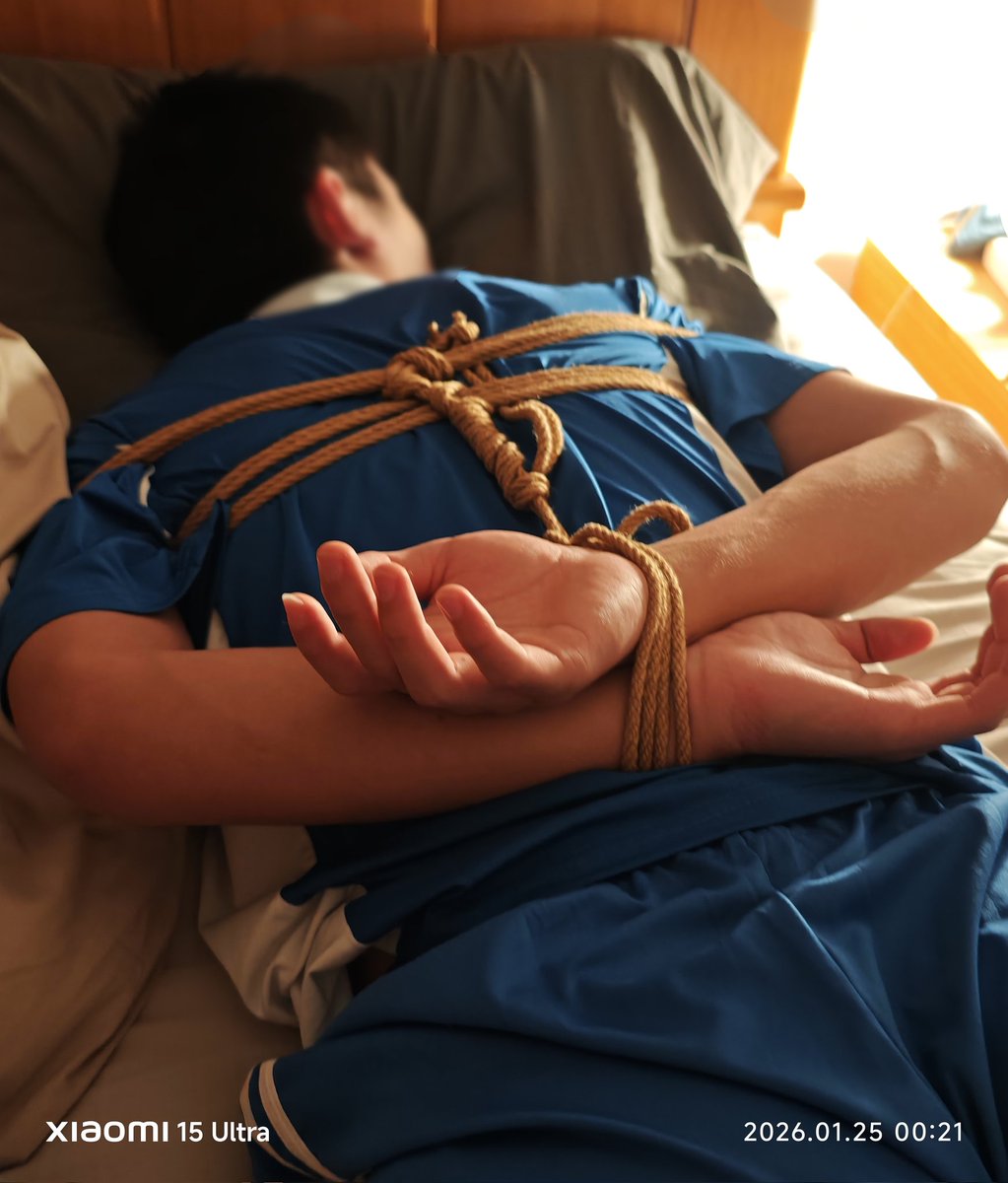 Azurewolf tweet media