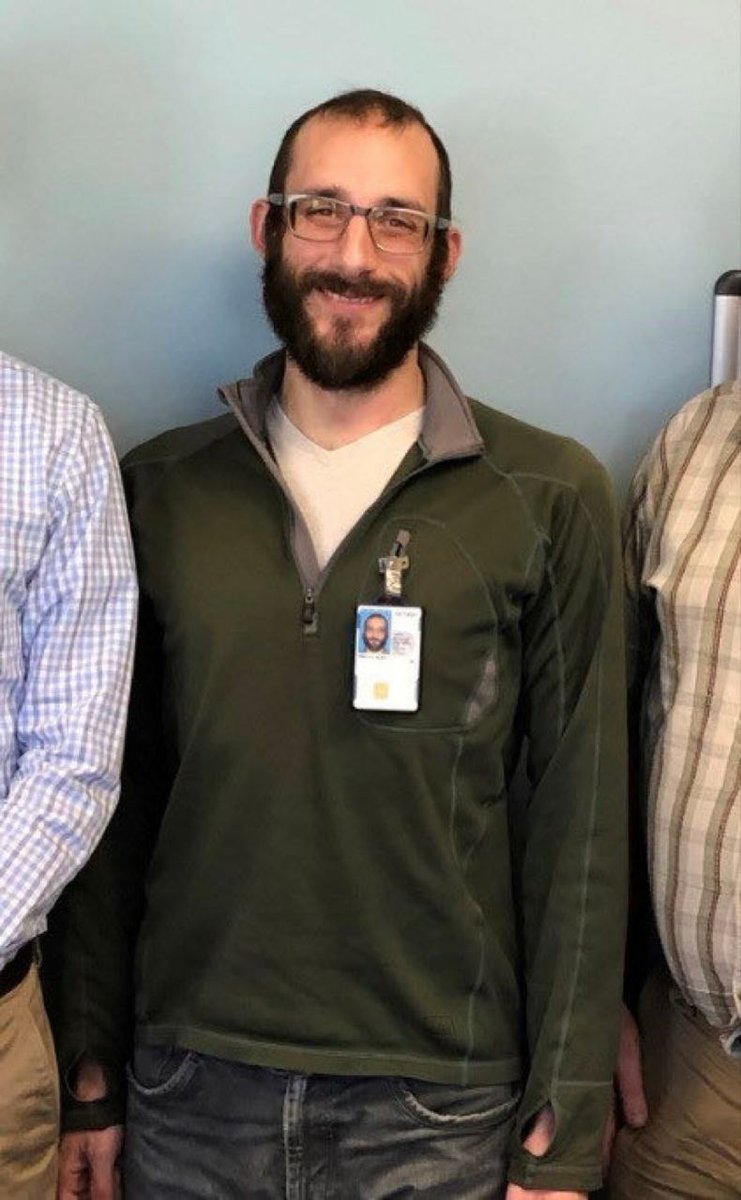 misra_amaresh's tweet photo. The man that was killed by ICE agents in Minneapolis is Alex Jeffrey Pretti (pic), a former U.S. Air Force veteran. He was legally carrying his own firearm when he was pushed to the ground by ICE agents, disarmed, and shot in the chest over 12 times.
#JeffreyPretti
#Trump
#ICE https://t.co/cjNrdaI4A7