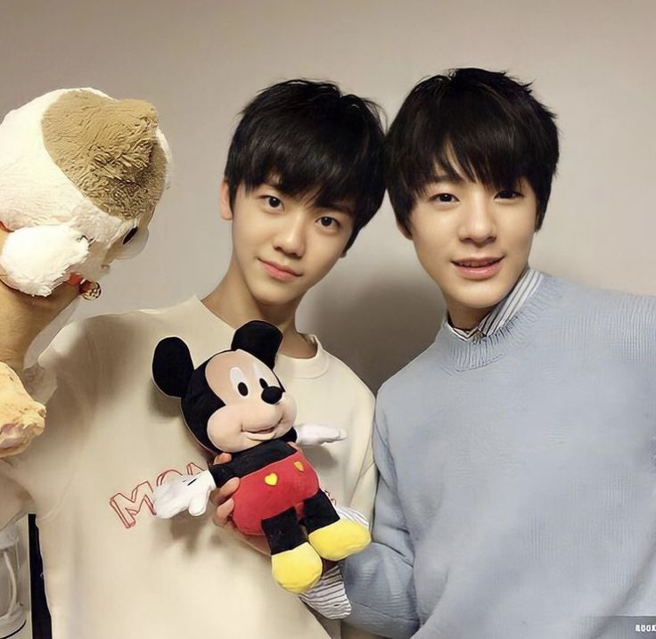 omegajaem's tweet image. haters making fun of jeno and jaemin’s visuals when they literally look exactly like their younger selves