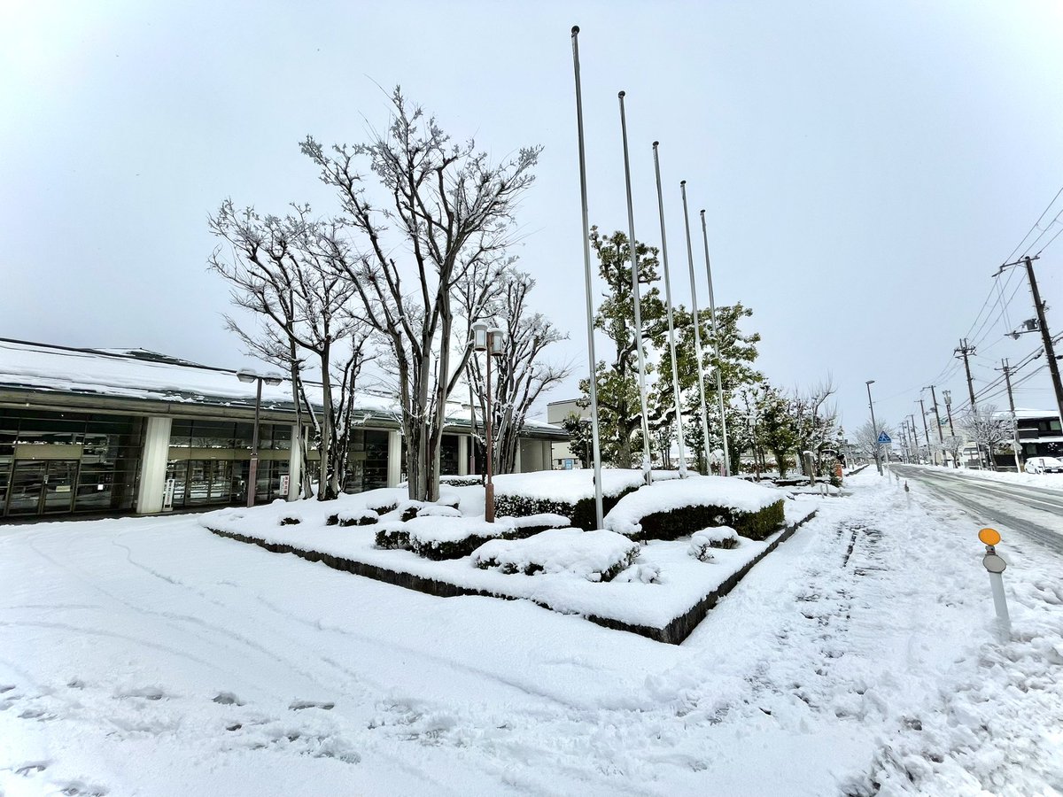 本日フィールドアート2026は予定通り開催いたします！
なお、東邦高等学校マーチングバンド部と京都両洋高等学校吹奏楽部は行きの影響により出場辞退されました。
会館周辺は雪が積もっており、現在も降ったり止んだりを繰り返しておりますので、ご来場の際はお気をつけください❄️