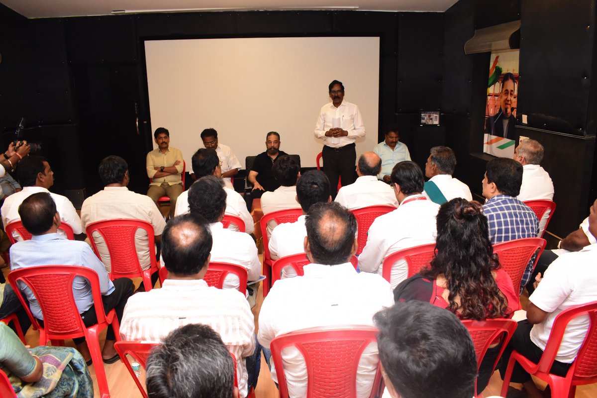 lakshman1425's tweet photo. மக்கள் நீதி மய்யம் கட்சியின் தலைவரும், மாநிலங்களவை உறுப்பினருமான திரு. @ikamalhaasan அவர்களின் தலைமையில்,
 
நேற்று (24.01.2026) மக்கள் நீதி மய்யம் கட்சித் தலைமை நிலையத்தில், நிர்வாகக்குழு மற்றும் செயற்குழுக் கூட்டம் சிறப்பாக நடைபெற்றது.
 
கூட்டம் நிறைவடைந்தபின் செய்தியாளர்களைச் சந்தித்த, மக்கள் நீதி மய்யம் கட்சியின் பொதுச் செயலாளர் @Arunachalam_Adv அவர்கள் நடந்த நிகழ்வுகளை விளக்கிப் பேசினார்.

#KamalHaasan
#KamalHaasan_MP
#MakkalNeedhiMaiam
#TorchLight
#TNElection2026