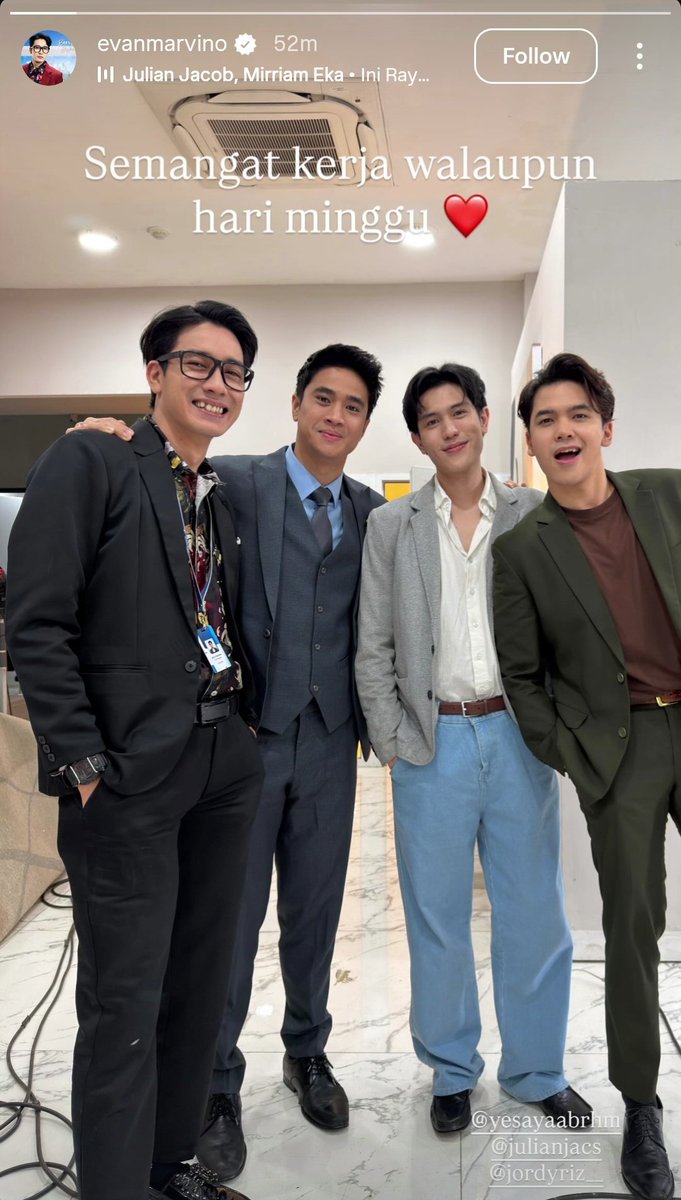 Ketua geng baru flight tadi pagi, d-1 nikahan banget nih 🤣
Cast lain hari ini harusnya libur tapi masih shooting, mungkin karena besok pada mau kondangan ya.