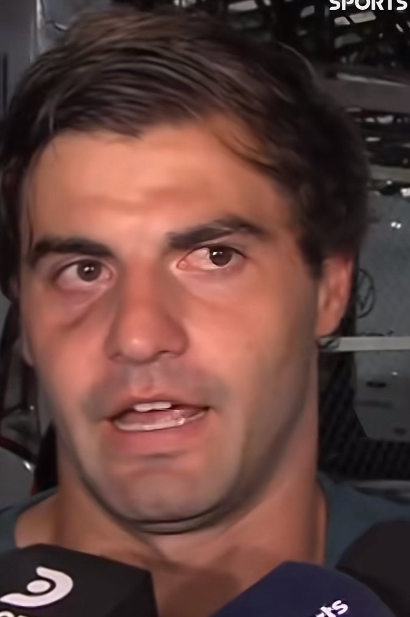 Rojo fue a Racing, no jugo un minuto de torneo, los elimino de la libertadores, le arruino la cara a un compañero y se fue a Estudiantes. Es un tumor