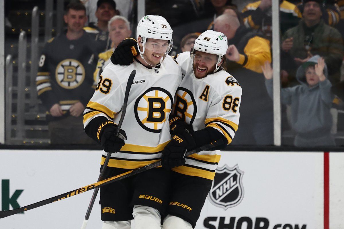 NHLBruins's tweet photo. GEEKIN' OUT 🤓 https://t.co/qZwUKcCsQZ