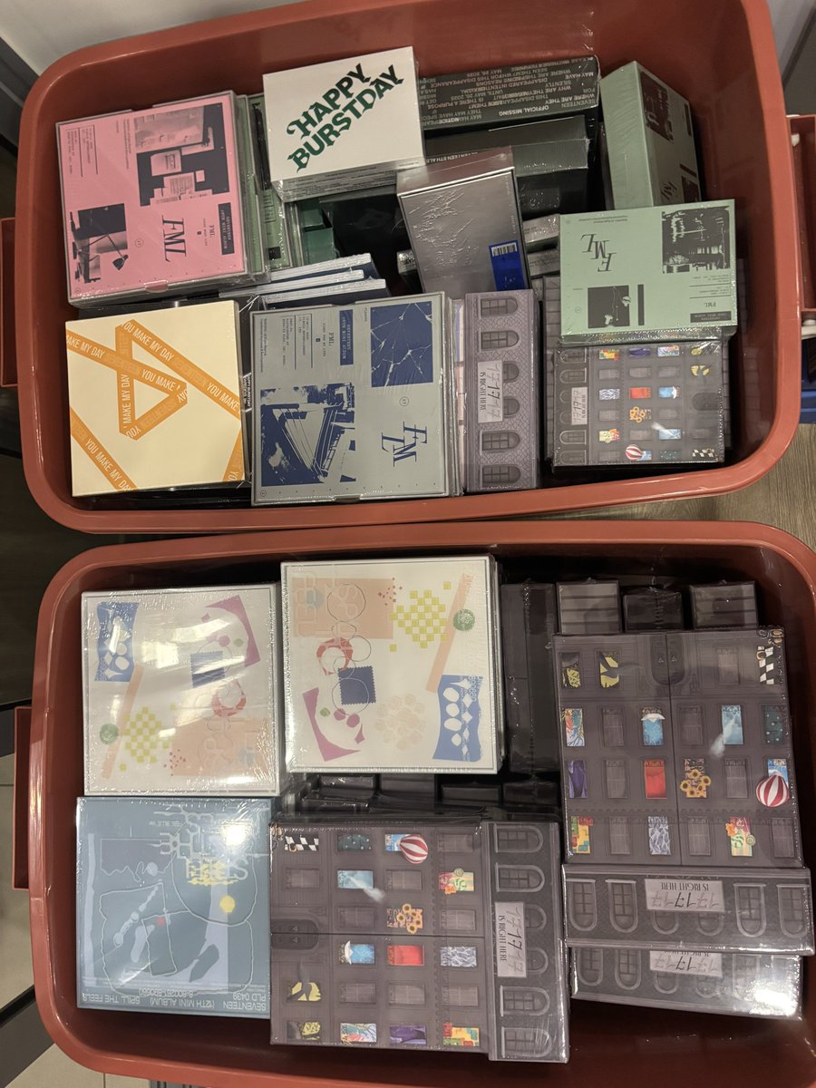 WindyPShop's tweet image. ลงของ Sales อีกรอบวันนี้ 18.00 น้า พวก Album จะมีลงใน Shopee ให้ด้วยเพื่อใครอยากจ่ายผ่านบัตรเพราะอัลบั้มเหลือเยอะมาก แต่อย่างอื่นจะไม่ได้ลงใน Shopee ให้ค่า ไม่เช็คตำหนิใดๆทั้งสิ้นน้าเพราะว่าราคาถูกมากๆแล้ว ถ้ากังวลเรื่องรอยผ่านได้เลยค่า🙇‍♀️