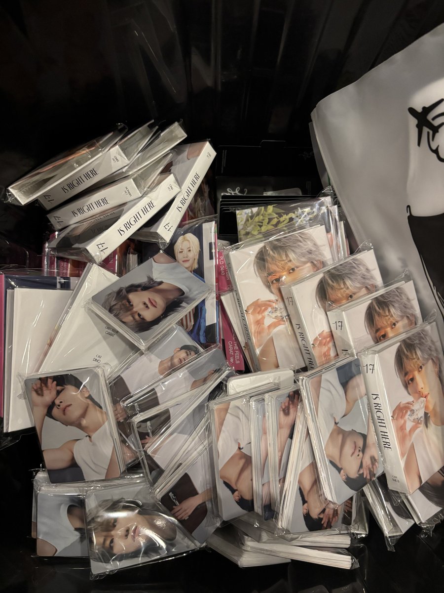 WindyPShop's tweet image. ลงของ Sales อีกรอบวันนี้ 18.00 น้า พวก Album จะมีลงใน Shopee ให้ด้วยเพื่อใครอยากจ่ายผ่านบัตรเพราะอัลบั้มเหลือเยอะมาก แต่อย่างอื่นจะไม่ได้ลงใน Shopee ให้ค่า ไม่เช็คตำหนิใดๆทั้งสิ้นน้าเพราะว่าราคาถูกมากๆแล้ว ถ้ากังวลเรื่องรอยผ่านได้เลยค่า🙇‍♀️